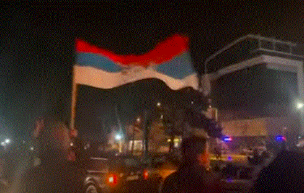 SLAVLJE na ulicama NIKŠIĆA: Uz pesmu se vijore SPRSKE ZASTAVE! (VIDEO)



